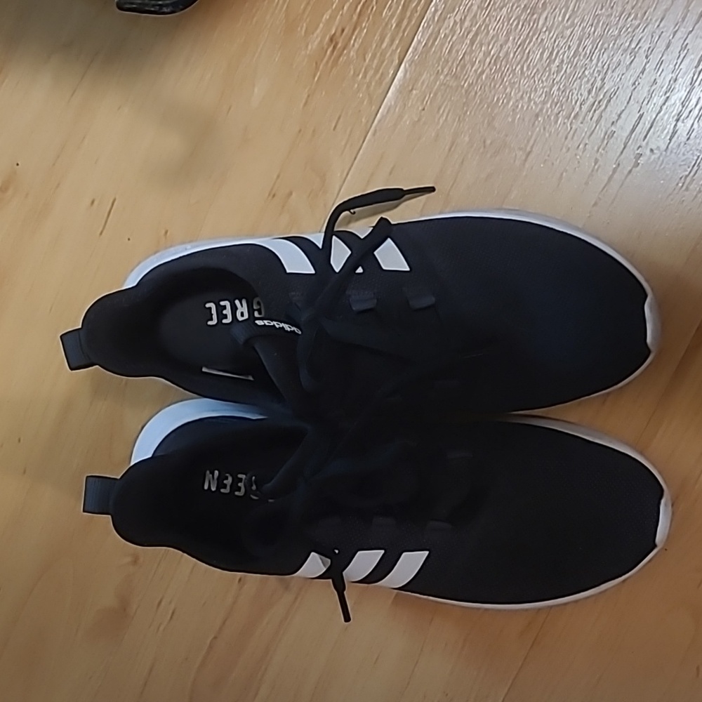 Adidas black sneaker